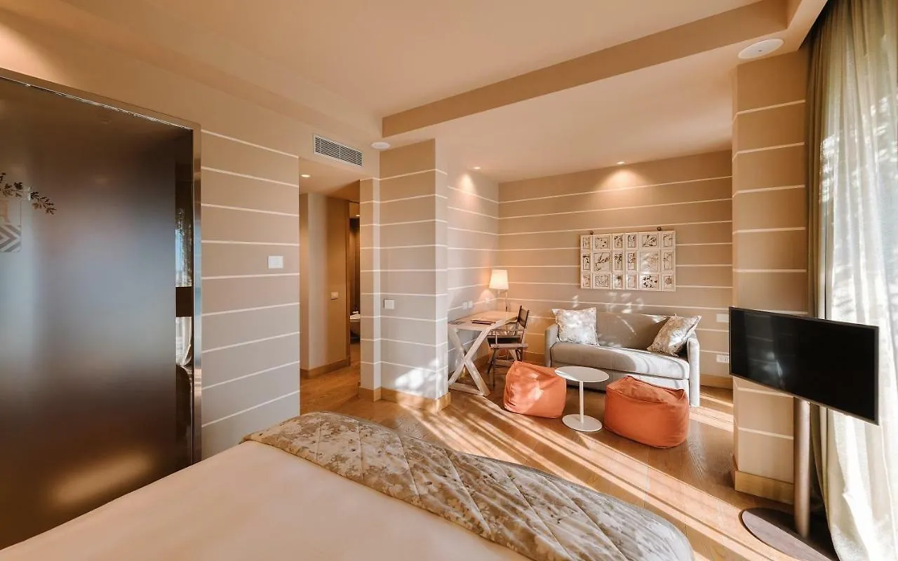 Фермерский дом Tenuta De L'Annunziata - Natural Relais Уджате