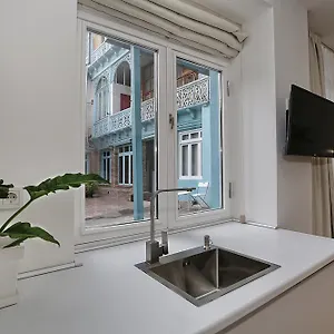 https://evas-pavaroti.alltbilisihotels.com